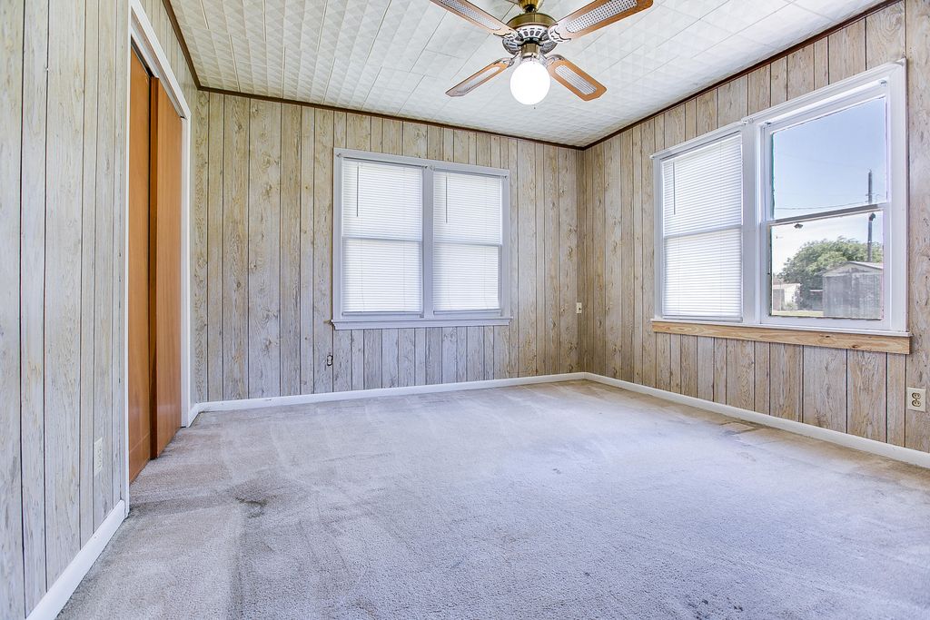 Image 25 of property listing at 805 Sycamore Street, Miles, TX 76861