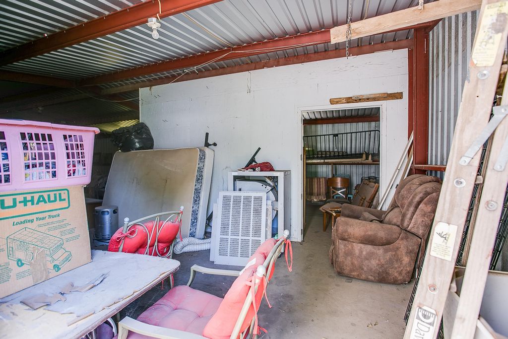 Image 33 of property listing at 805 Sycamore Street, Miles, TX 76861