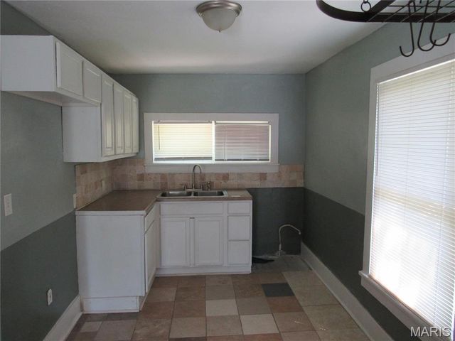 3034 Glenwood Avenue, Alton, IL 62002