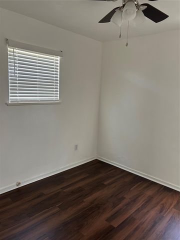 5522 Thrush Drive, Houston, TX 77033