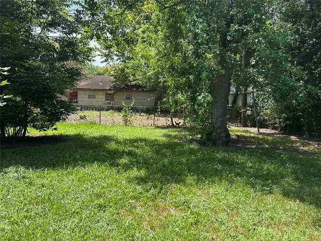 5522 Thrush Drive, Houston, TX 77033