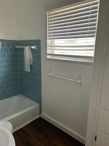 5522 Thrush Drive, Houston, TX 77033