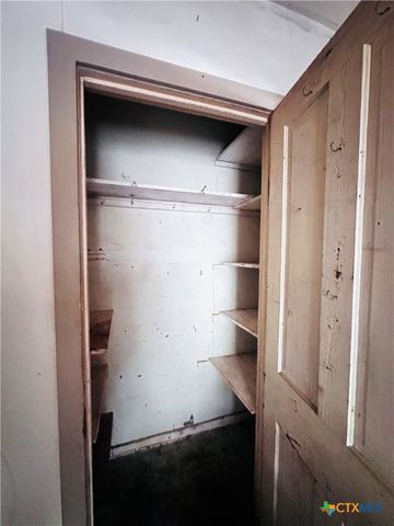 701 W May Street, Yoakum, TX 77995