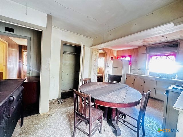 701 W May Street, Yoakum, TX 77995