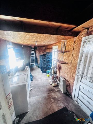 701 W May Street, Yoakum, TX 77995