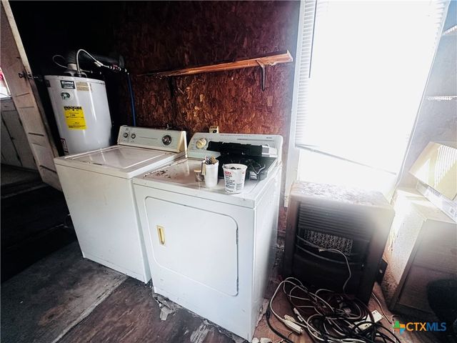 701 W May Street, Yoakum, TX 77995