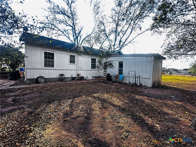 701 W May Street, Yoakum, TX 77995