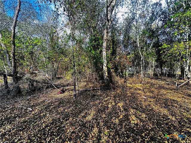 701 W May Street, Yoakum, TX 77995