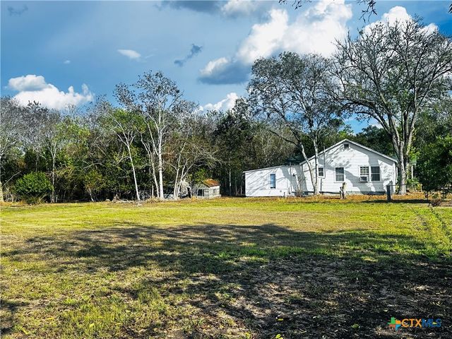 701 W May Street, Yoakum, TX 77995