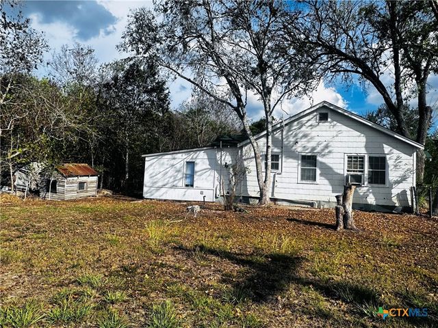 701 W May Street, Yoakum, TX 77995