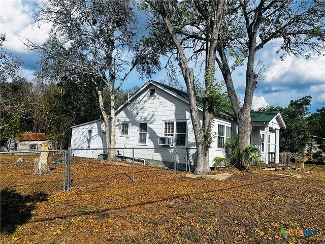 701 W May Street, Yoakum, TX 77995