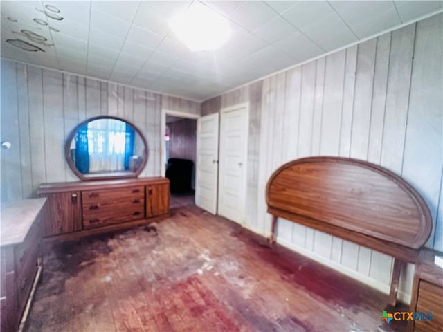 701 W May Street, Yoakum, TX 77995