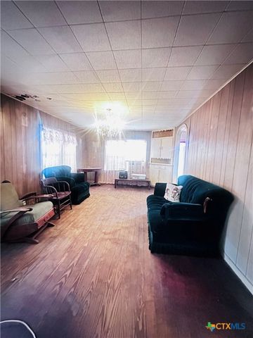 701 W May Street, Yoakum, TX 77995