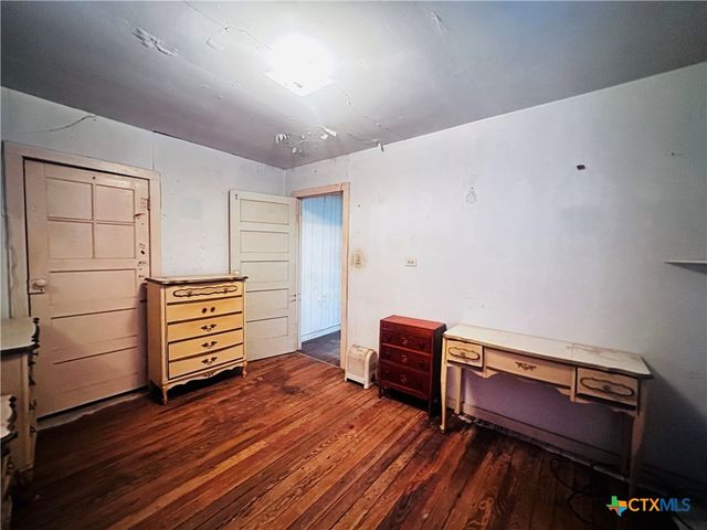 701 W May Street, Yoakum, TX 77995