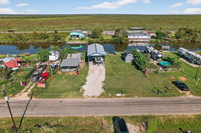 83 County Road 299, Bay City, TX 77414