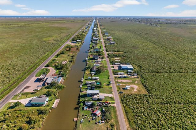 83 County Road 299, Bay City, TX 77414