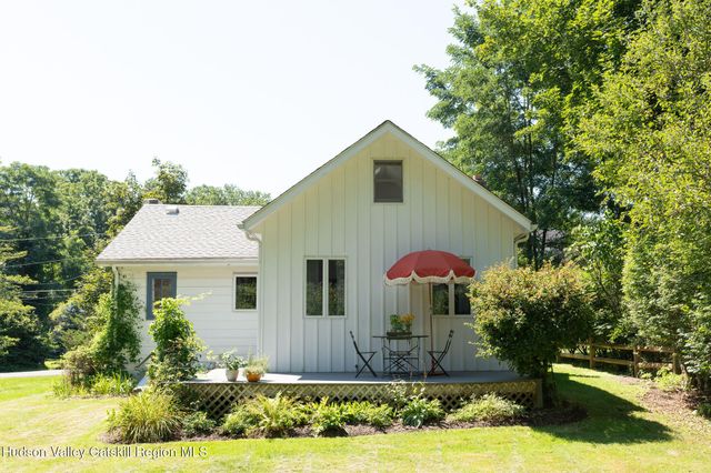 30 Locust Grove Road, Rhinebeck, NY 12572