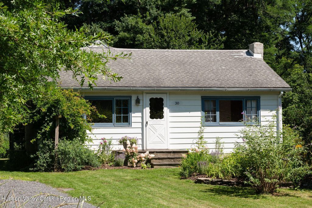 30 Locust Grove Road, Rhinebeck, NY 12572
