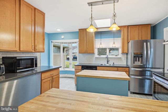 80 SILVERSPRUCE RD, Levittown, PA 19056