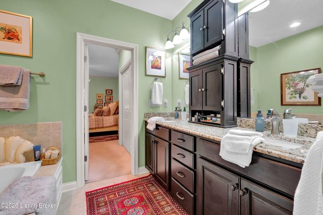 141 Treslyn Way 141, Louisville, KY 40245
