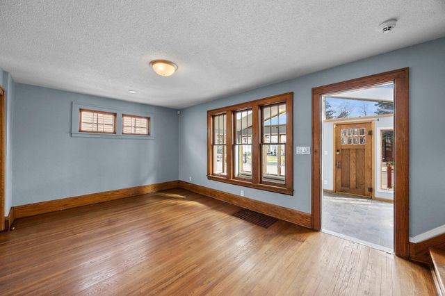 1203 Juno Avenue, Saint Paul, MN 55116