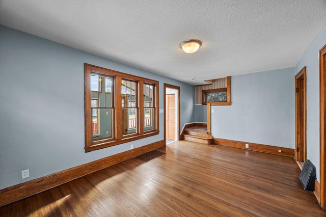 1203 Juno Avenue, Saint Paul, MN 55116