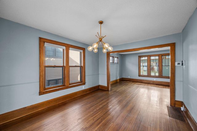 1203 Juno Avenue, Saint Paul, MN 55116