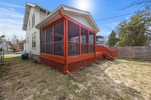 1203 Juno Avenue, Saint Paul, MN 55116