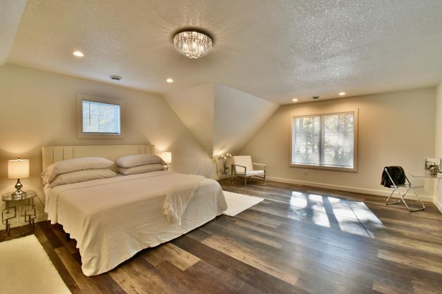 1022 Gardner Street E, Wayzata, MN 55391