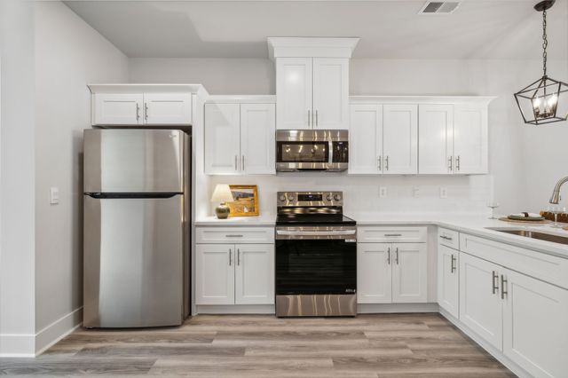 533 Tulip Springs Rd, Hermitage, TN 37076