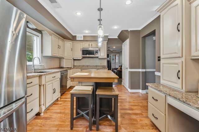 64 Dunedain St, Hillsborough Twp., NJ 08844