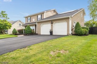 64 Dunedain St, Hillsborough Twp., NJ 08844