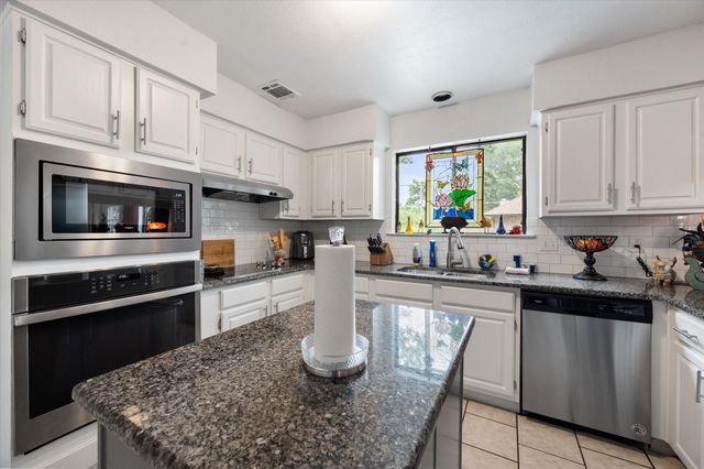 6616 Shorewood Drive, Arlington, TX 76016