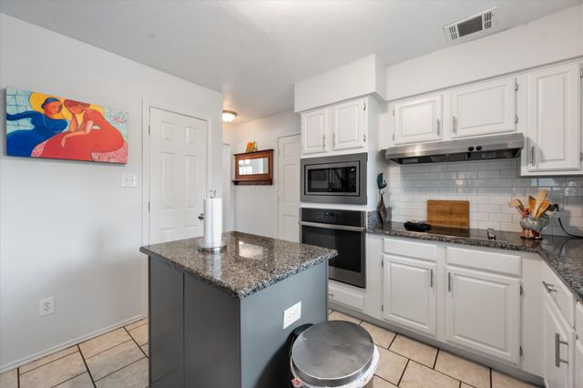 6616 Shorewood Drive, Arlington, TX 76016