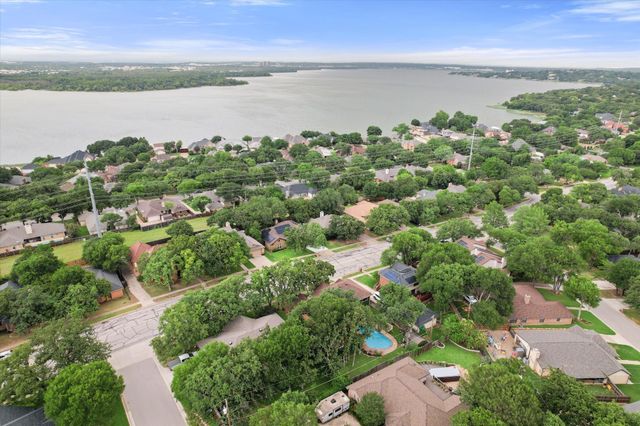 6616 Shorewood Drive, Arlington, TX 76016