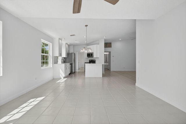 8281 SE Double Tree Drive, Hobe Sound, FL 33455