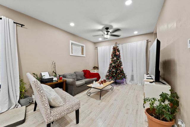 11315 S Stewart Avenue, Chicago, IL 60628