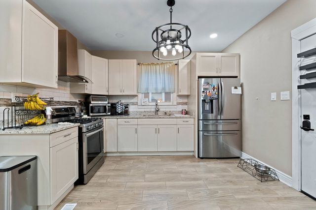 11315 S Stewart Avenue, Chicago, IL 60628