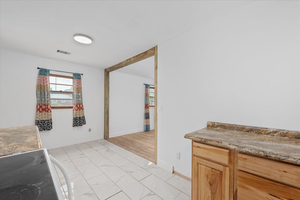 407 ELLINGTON Avenue