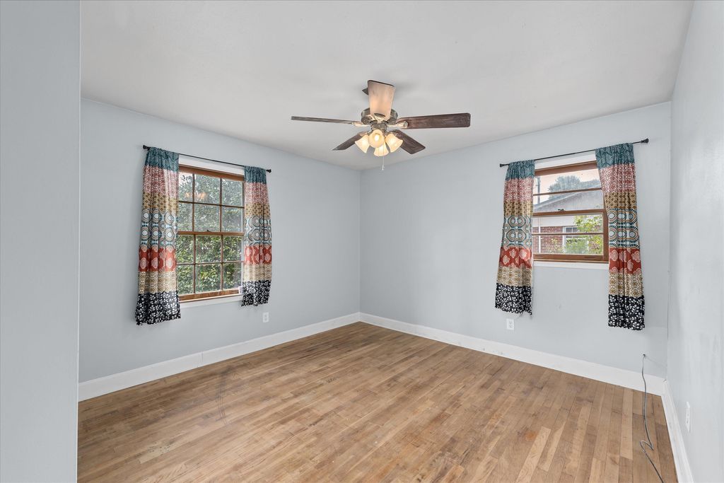 407 ELLINGTON Avenue