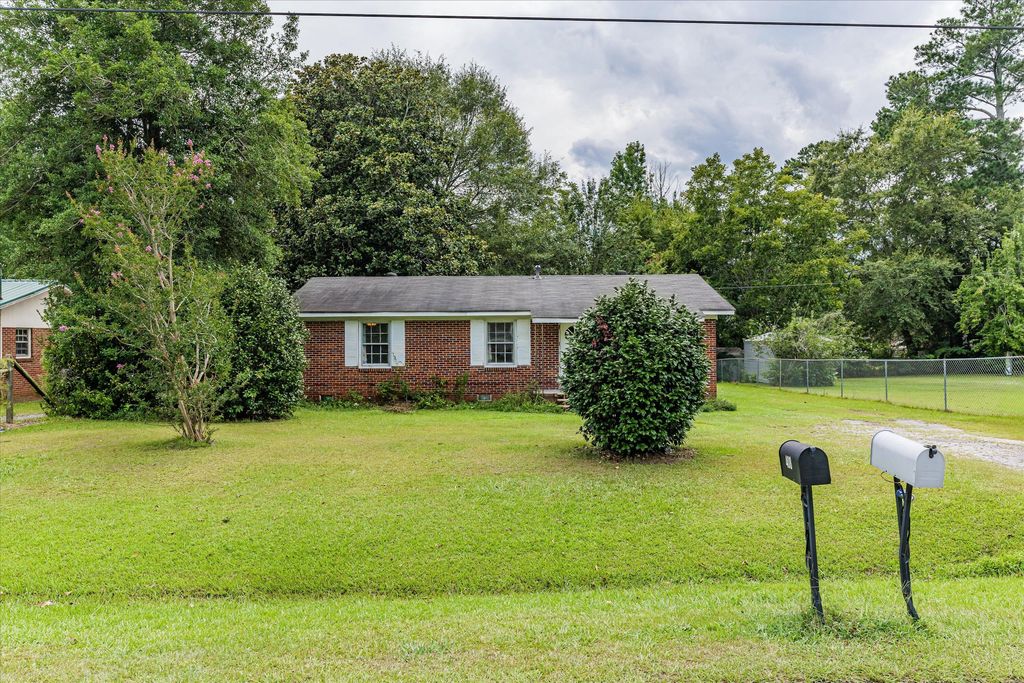 407 ELLINGTON Avenue