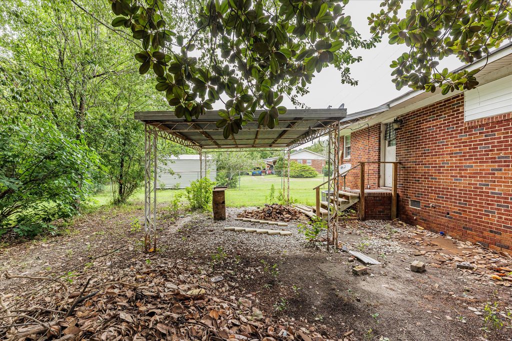 407 ELLINGTON Avenue