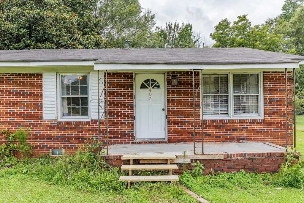 407 ELLINGTON Avenue