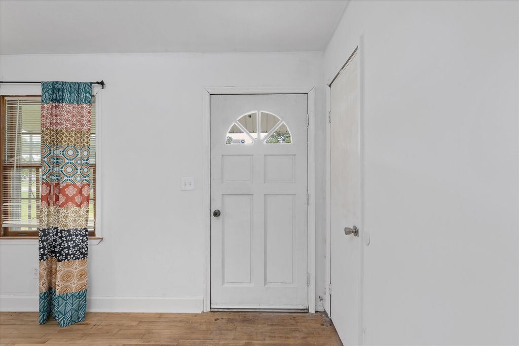 407 ELLINGTON Avenue