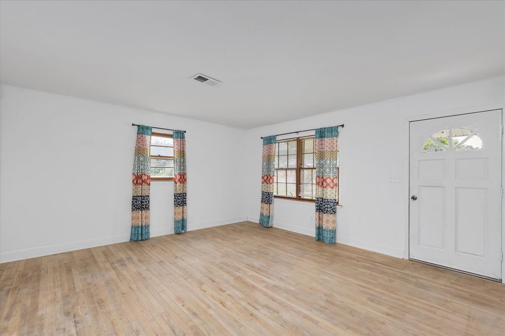 407 ELLINGTON Avenue