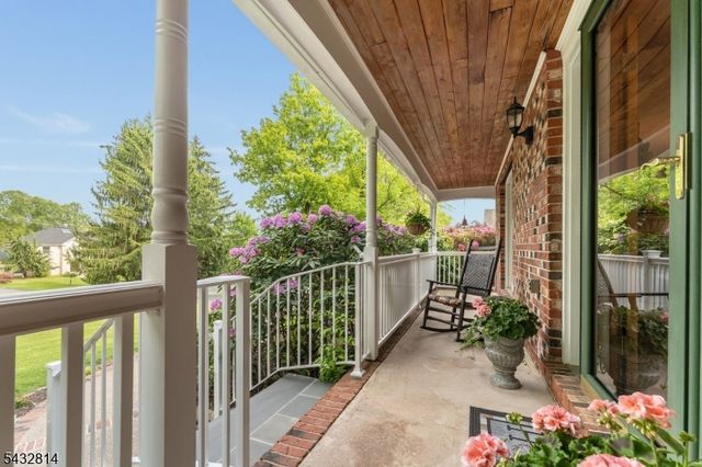 4 Drake Ct, Holland Twp., NJ 08848