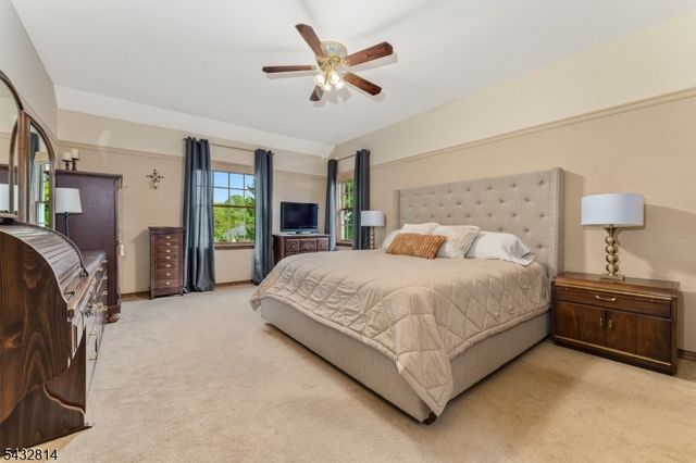 4 Drake Ct, Holland Twp., NJ 08848