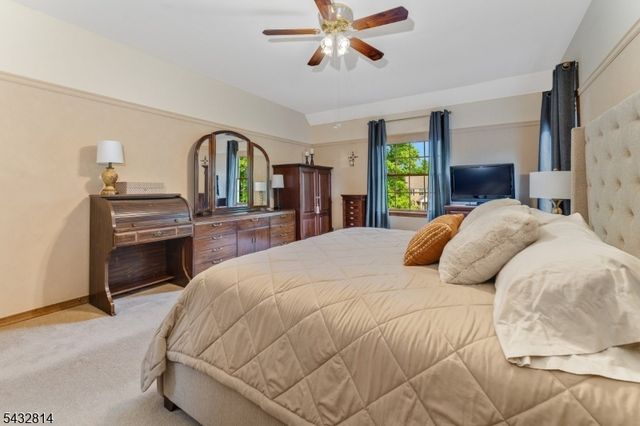 4 Drake Ct, Holland Twp., NJ 08848