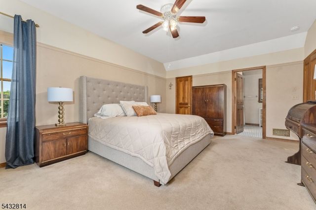 4 Drake Ct, Holland Twp., NJ 08848