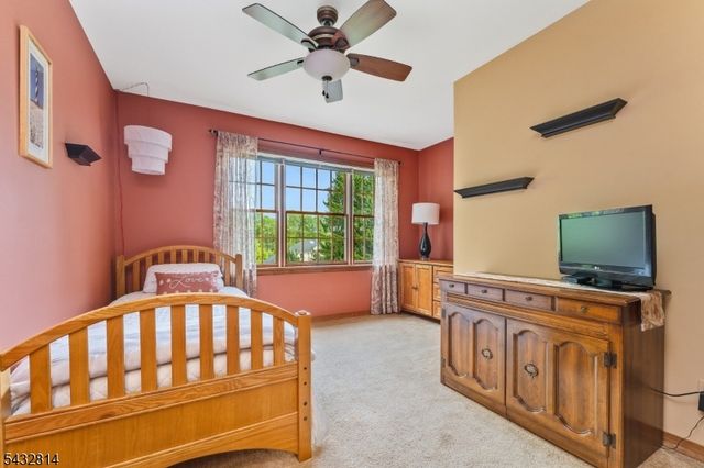4 Drake Ct, Holland Twp., NJ 08848